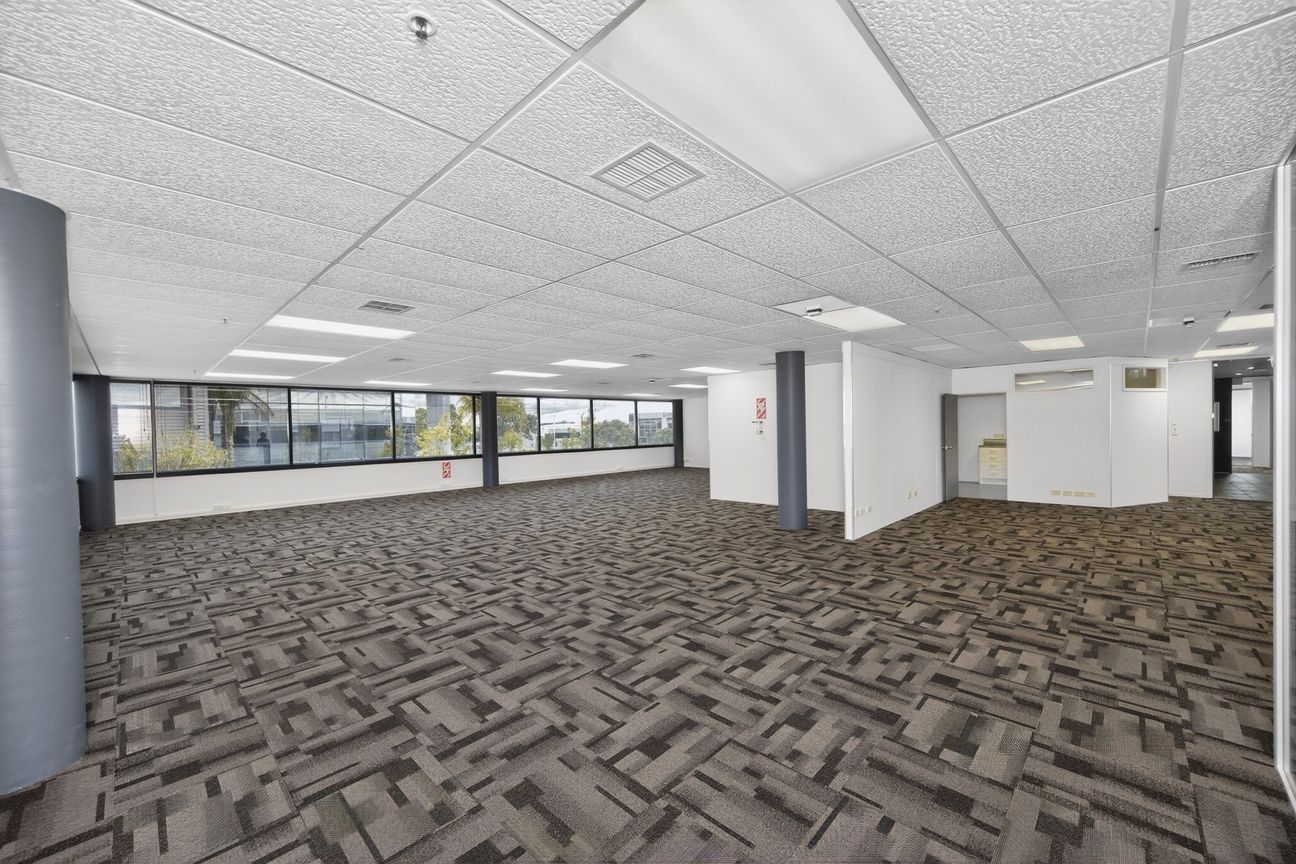 Full-Floor Office For Lease | 236-534m² - View 4