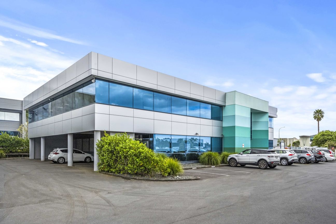 Full-Floor Office For Lease | 236-534m² - View 2
