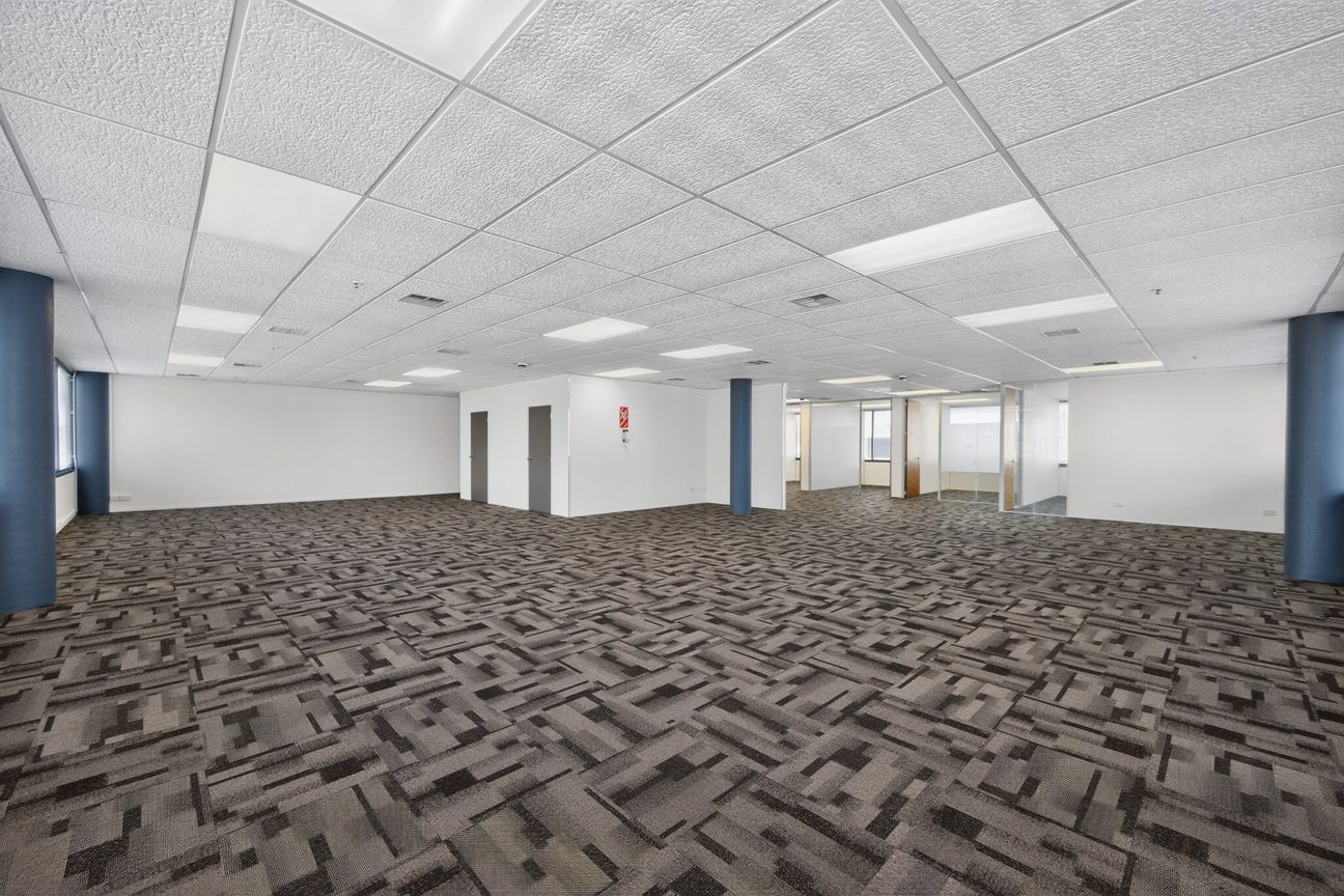 Full-Floor Office For Lease | 236-534m² - View 5