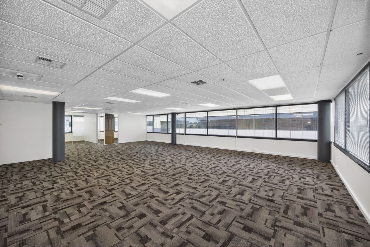 Full-Floor Office For Lease | 236-534m² - View 6
