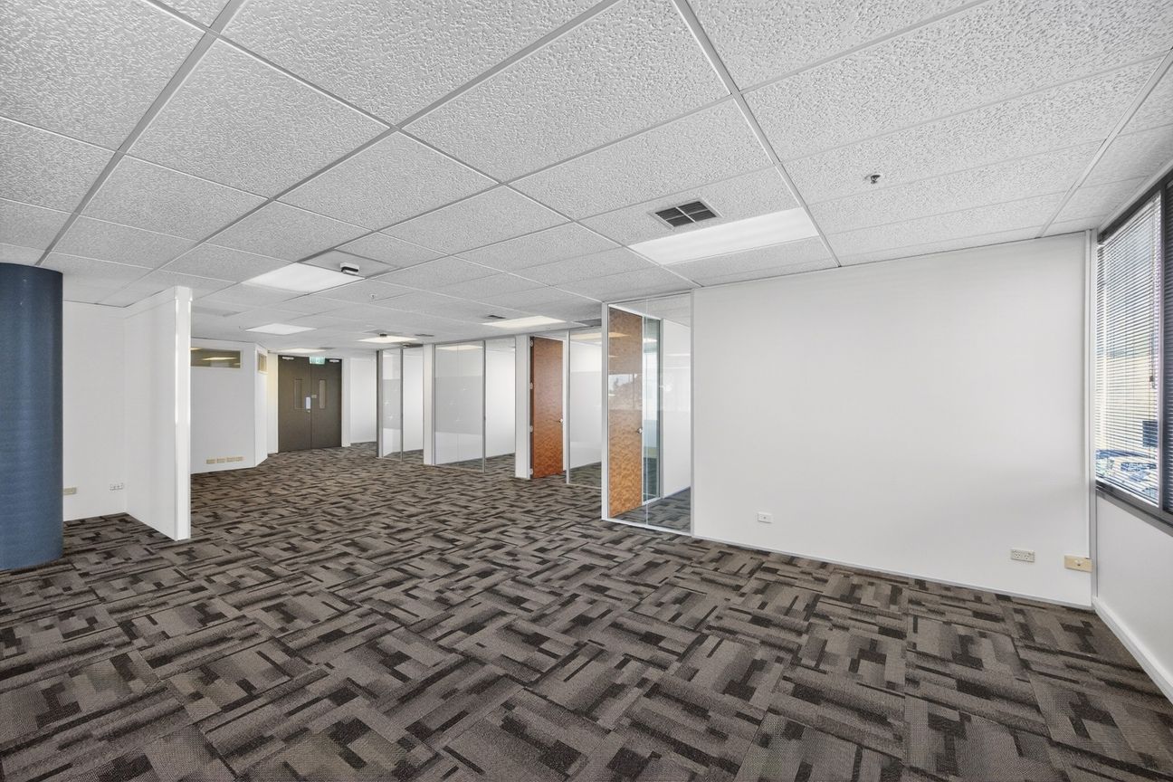 Full-Floor Office For Lease | 236-534m² - More