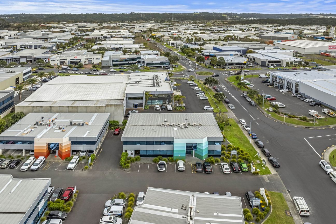 Full-Floor Office For Lease | 236-534m² - View 3
