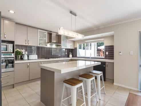 2 Leburn Crescent, Flat Bush