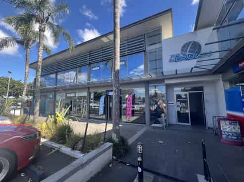 QUALITY FIRST FLOOR WITH LIFT ACCESS 
