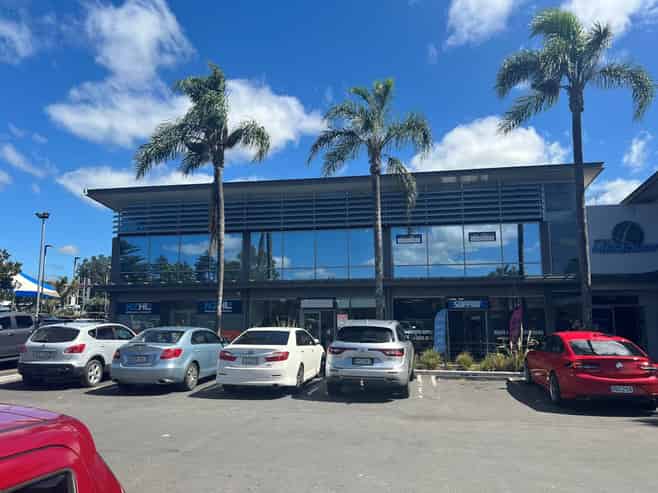 QUALITY FIRST FLOOR WITH LIFT ACCESS 
