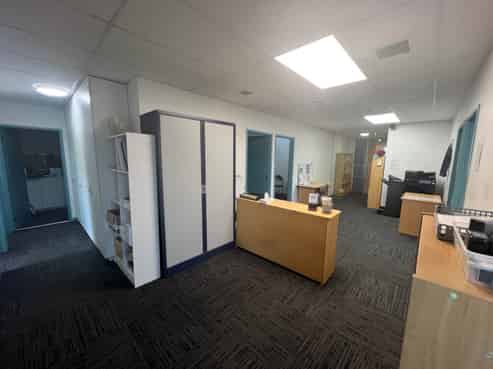 QUALITY FIRST FLOOR WITH LIFT ACCESS 
