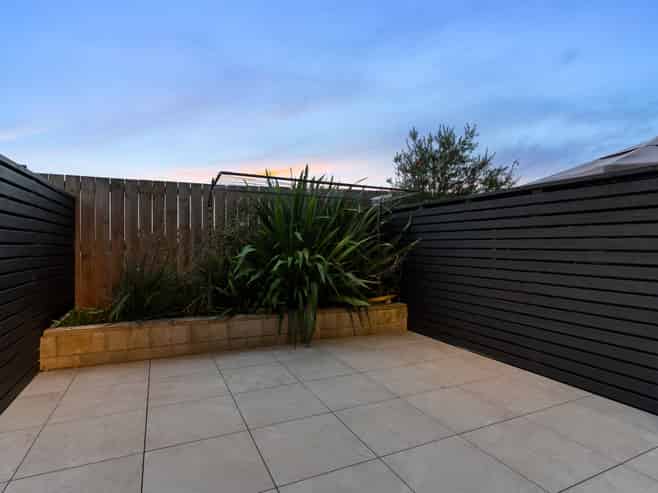 27 Ara Mara Hua, Henderson