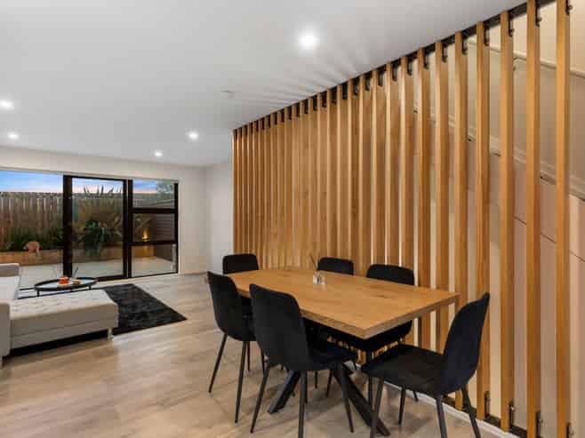 27 Ara Mara Hua, Henderson