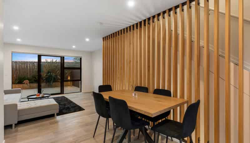 27 Ara Mara Hua, Henderson