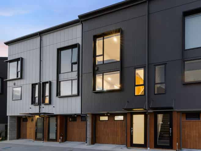 27 Ara Mara Hua, Henderson