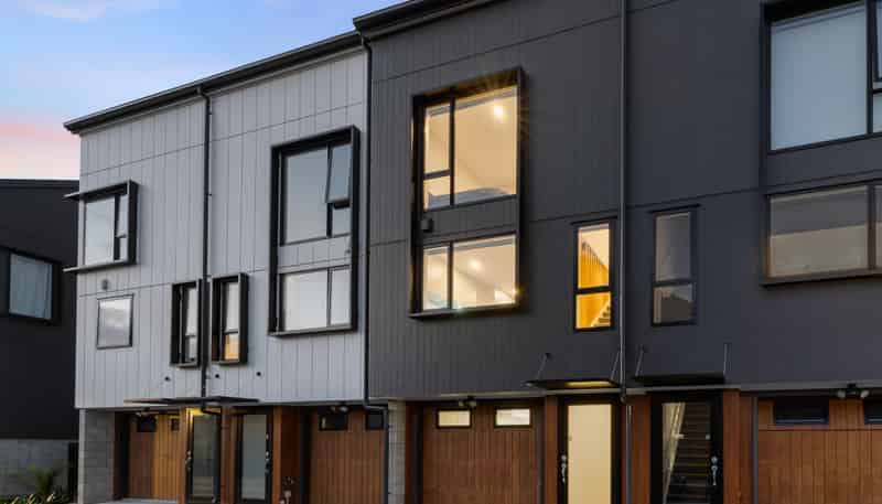 27 Ara Mara Hua, Henderson