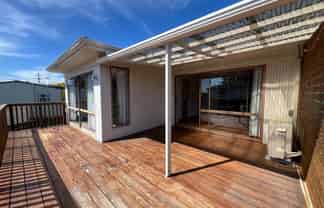 1 Christina Avenue, Te Atatu South