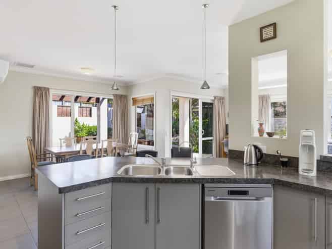 10 Metzenthin Close, Raumati South