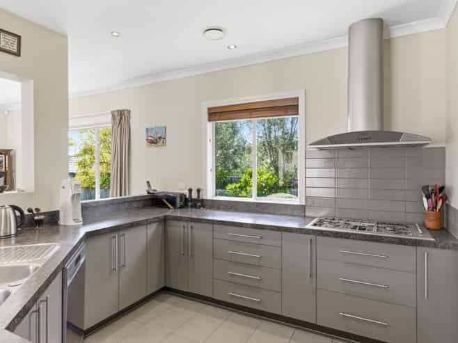 10 Metzenthin Close, Raumati South