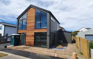 2/70 Grants Road, Papanui