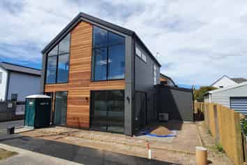 2/70 Grants Road, Papanui