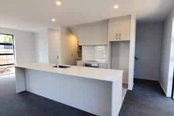 2/70 Grants Road, Papanui