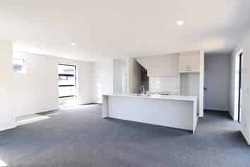 2/70 Grants Road, Papanui