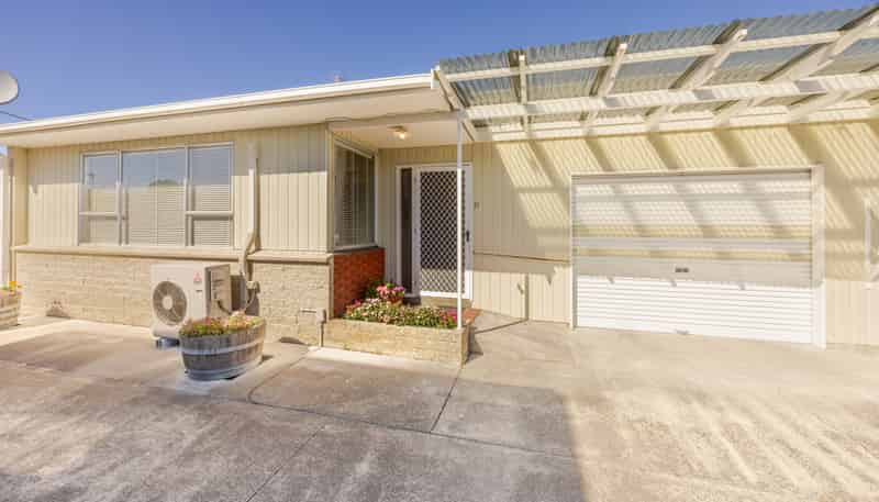 2/17 Bowling Road, Greenmeadows