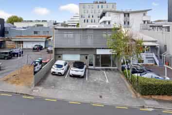 Newmarket Multi-Tenanted Cracker