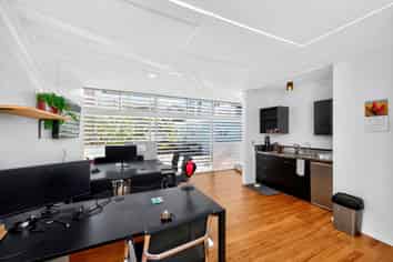 Newmarket Multi-Tenanted Cracker