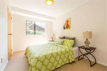 2/6 Honeysuckle Ln, Mairangi Bay