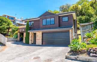 2/6 Honeysuckle Ln, Mairangi Bay
