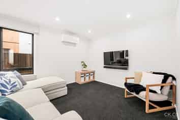 8 Aston Crescent, Wallaceville