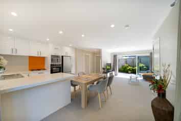 6/113 Moorefield Road, Johnsonville