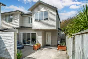 6/113 Moorefield Road, Johnsonville
