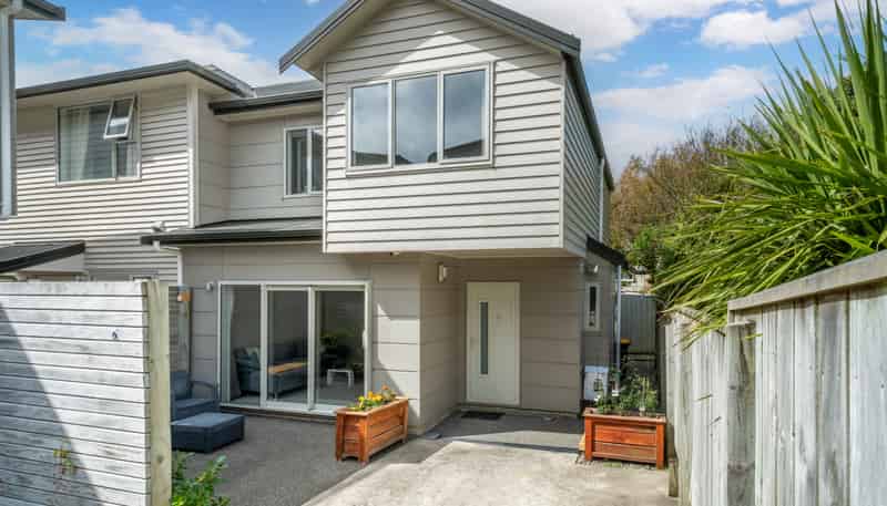 6/113 Moorefield Road, Johnsonville