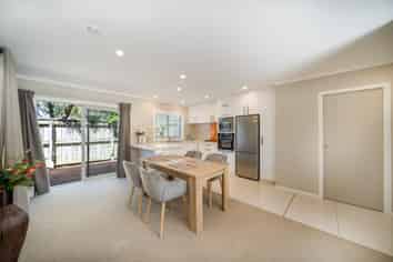 6/113 Moorefield Road, Johnsonville