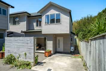 6/113 Moorefield Road, Johnsonville
