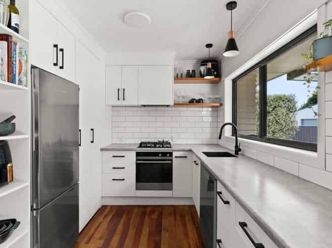 38 Downing Avenue, Pirimai