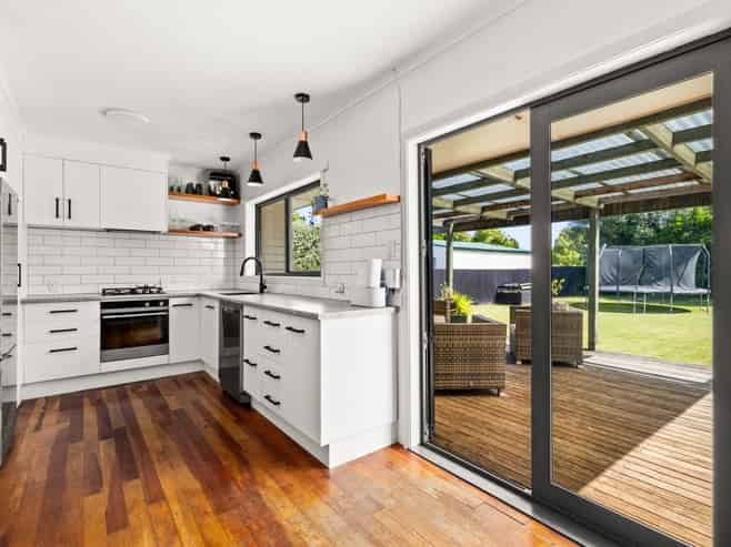 38 Downing Avenue, Pirimai