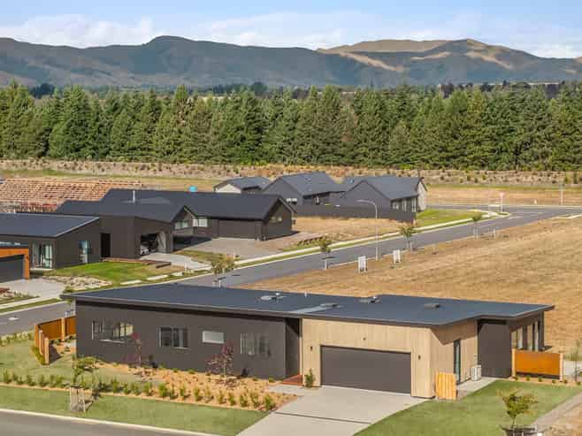 8 Buttercup Street, Wanaka