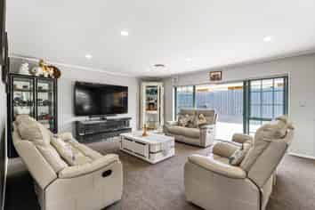 2 Aristoy Close, Conifer Grove