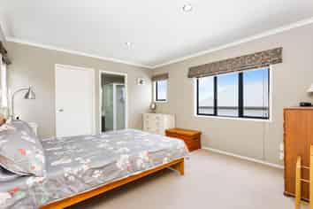 131 Fernhill Way, Albany