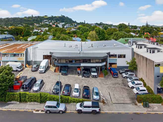 Double Industrial HQ | 200m from Maungawhau CRL
