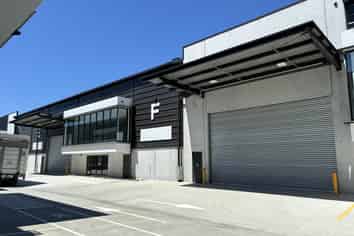 Modern 996sqm in Wiri