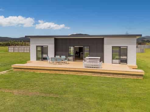 290 Harbour Drive, Matarangi