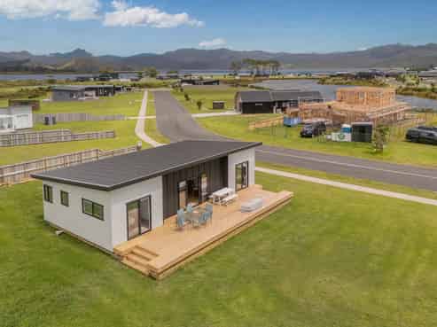 290 Harbour Drive, Matarangi