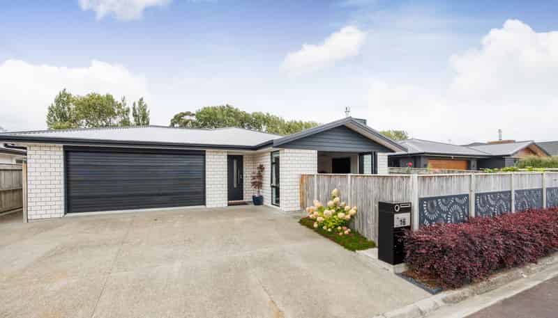 16 Serenity Crescent, Kelvin Grove