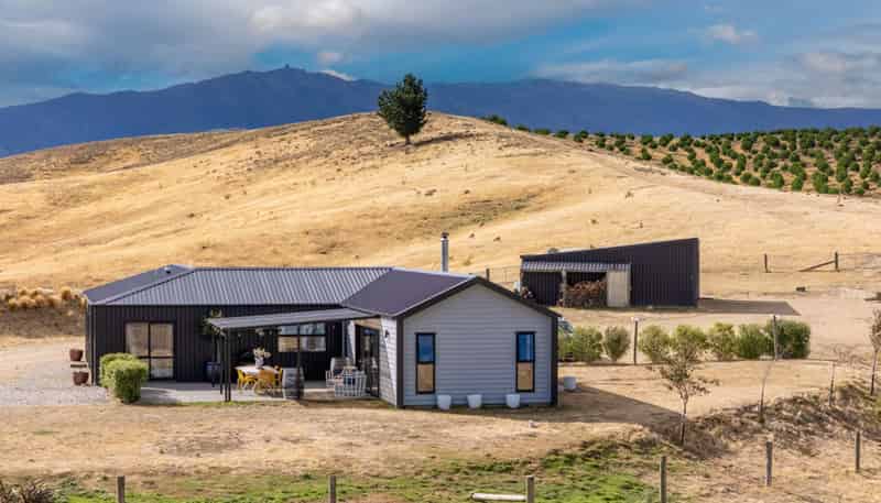 77 Leaning Rock Road, Alexandra