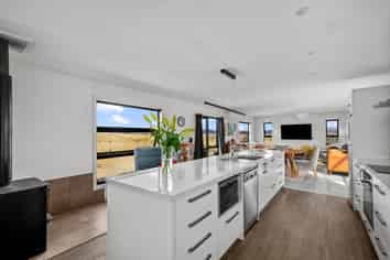 77 Leaning Rock Road, Alexandra