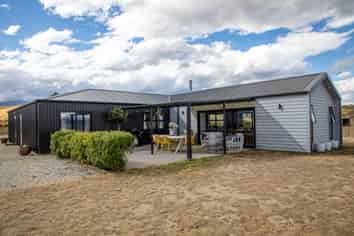 77 Leaning Rock Road, Alexandra