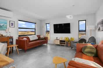 77 Leaning Rock Road, Alexandra