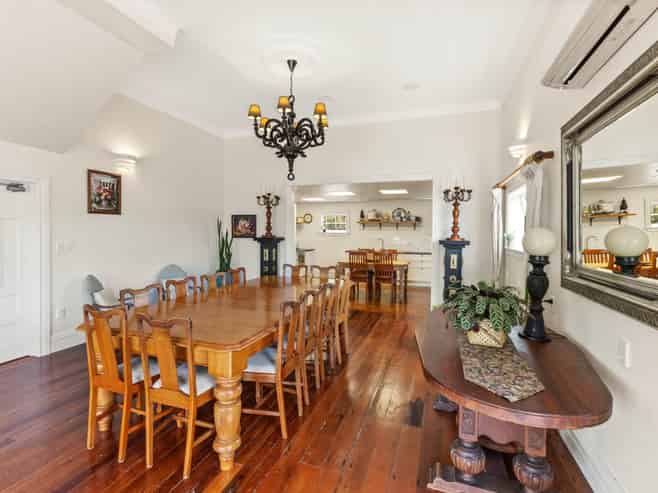 4 Russell Esplanade, Rawene