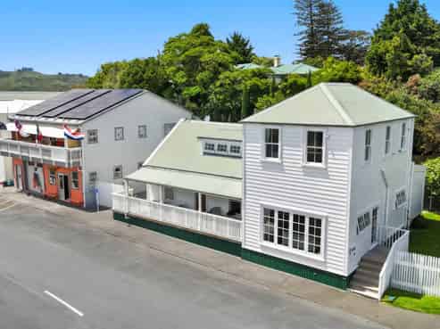 4 Russell Esplanade, Rawene