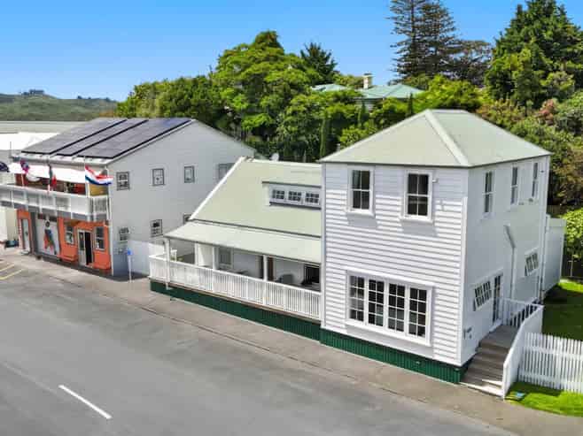 4 Russell Esplanade, Rawene